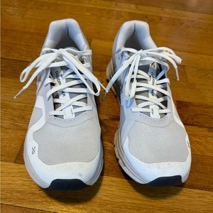 Cloud runner la size 9.5